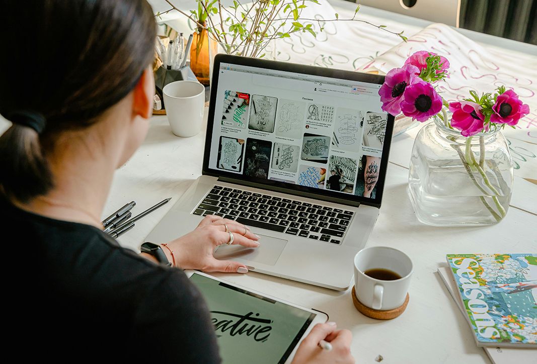 infoproducto-pexels-antoni-shkraba-4348404 cómo crear un infoproducto de éxito